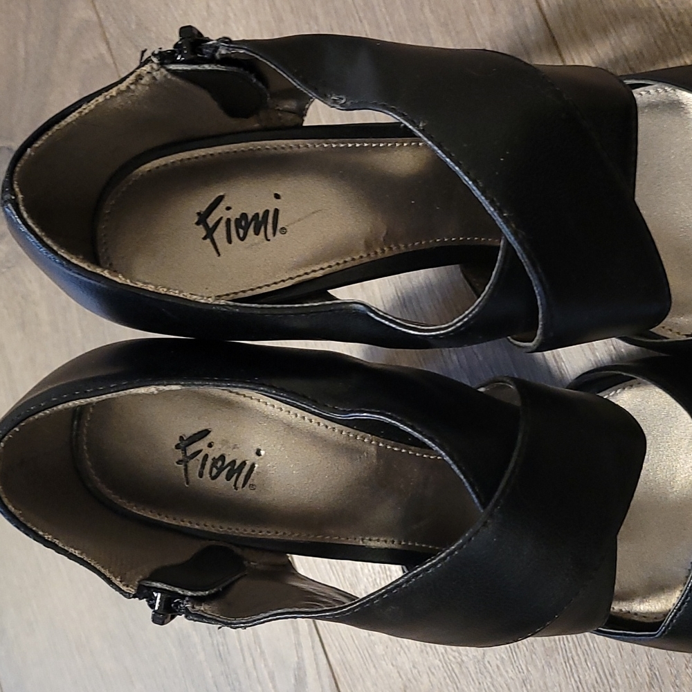 Heels - Picture 6 of 7